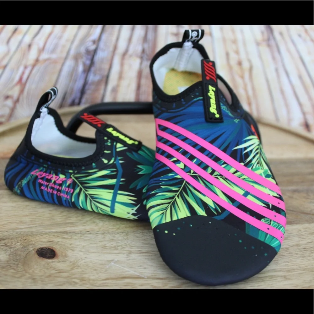 Leyang | Big Girls Pink Tropical Print Water Shoes